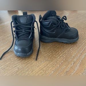 toddler boys Nike boots